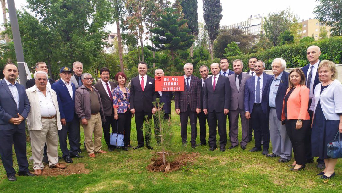 İlçemiz Tarsus Kültür Parkında  Cumhuriyet Buluşması Adı Altında 96.Yıl Cumhuriyet Fidanı Dikimi ve  Resim Sergisi  Etkinliği Gerçekleştirildi.