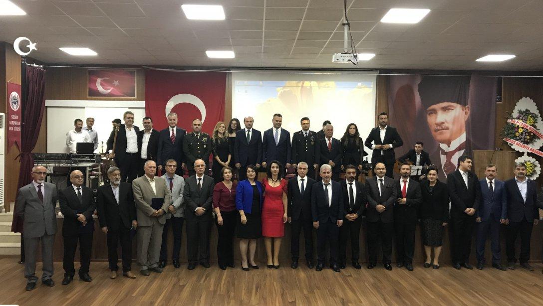 24 Kasım Öğretmenler Günü Münasebetiyle Şehitishak İlkokulu Esra Şemsi Konferans Salonunda Kutlama Töreni Düzenlendi.