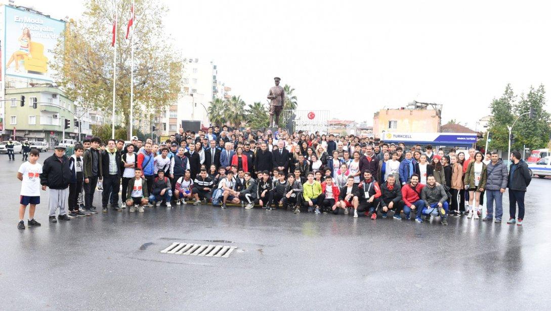 27 Aralık  Tarsus'un Kurtuluşunun 98. Yıl Dönümü Münasebetiyle  Tarsus Cumhuriyet Meydanında Kurtuluş Koşusu Gerçekleştirildi.