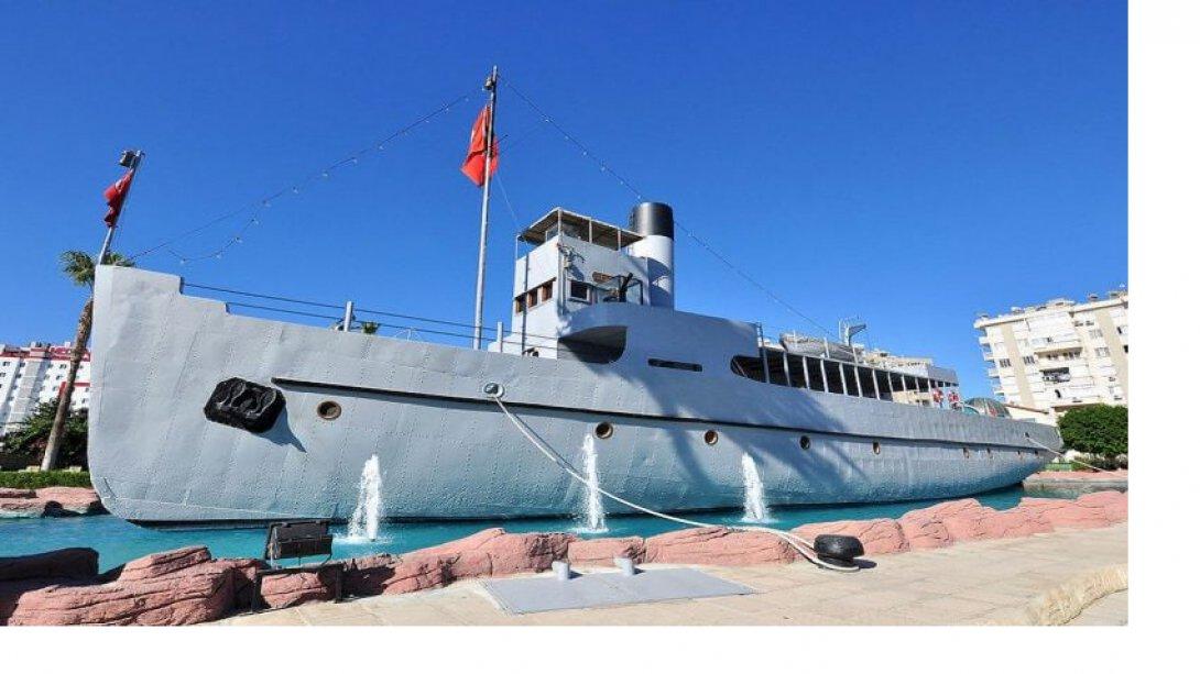 Nusret Mayın Gemisi Önünde 18 Mart Çanakkale Zaferi'nin 106. Yıldönümü Kutlandı
