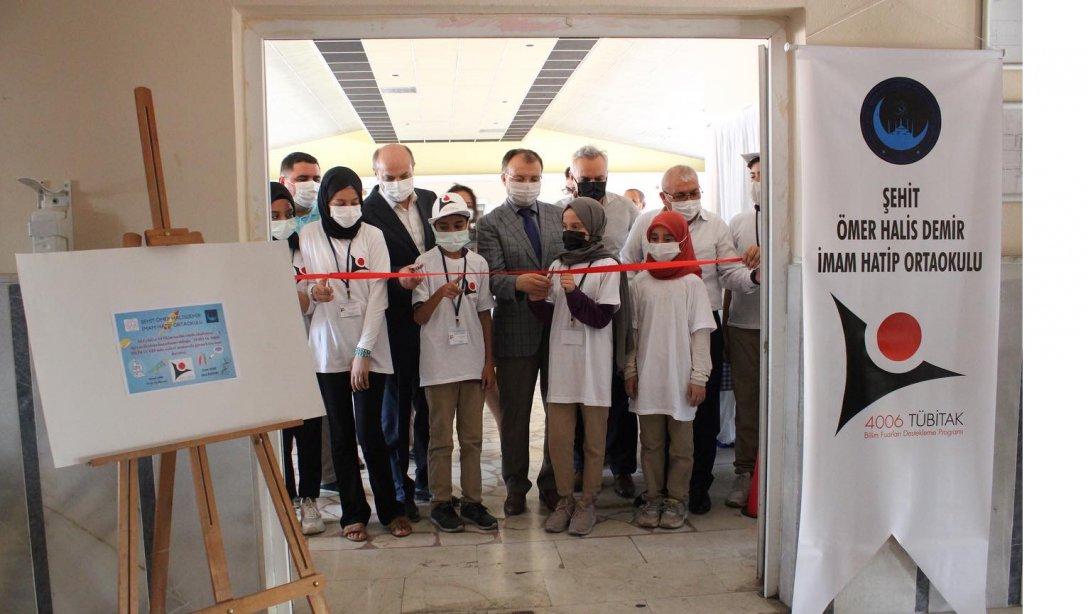 Şehit Ömer Halisdemir İmam Hatip Ortaokulu'nda Bilim Fuarı Açılışı Yapıldı