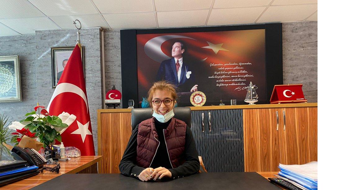 ZİÇEV Tarsus Şubesinden Öğrencimiz Rabia Pelin Polat, İlçe Milli Eğitim Müdürümüz Mehmet METİN'i Ziyaret Etti
