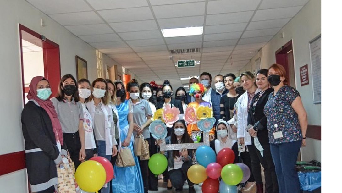 Öğrencilerimiz, Tarsus Devlet Hastanesi Çocuk Servisi'ni Ziyaret Etti