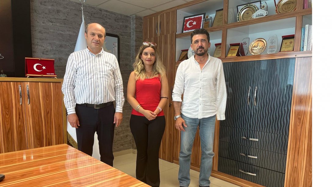 Milli Sporcumuz İlke Naz Hoş, İlçe Milli Eğitim Müdürümüz Mehmet METİN'i Ziyaret Etti