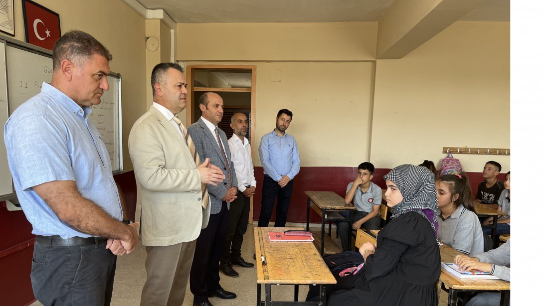İlçe Kaymakamımız Sayın Kadir Sertel OTCU, Ali Oksal İlk/Ortaokulu'nu Ziyaret Etti