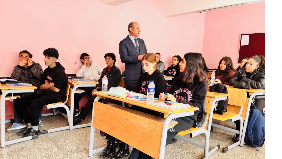 İlçe Milli Eğitim Müdürümüz Mehmet Metin, Cumhuriyet Anadolu Lisesi'ni Ziyaret Etti