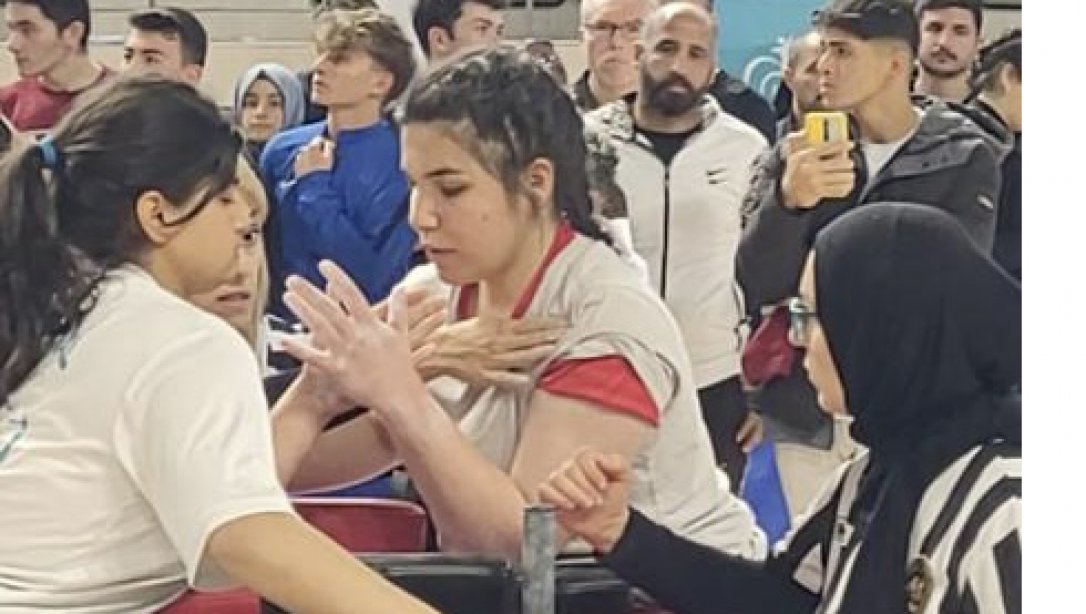 Öğrencimiz Asude Kök, Bilek Güreşi Türkiye Şampiyonu Oldu