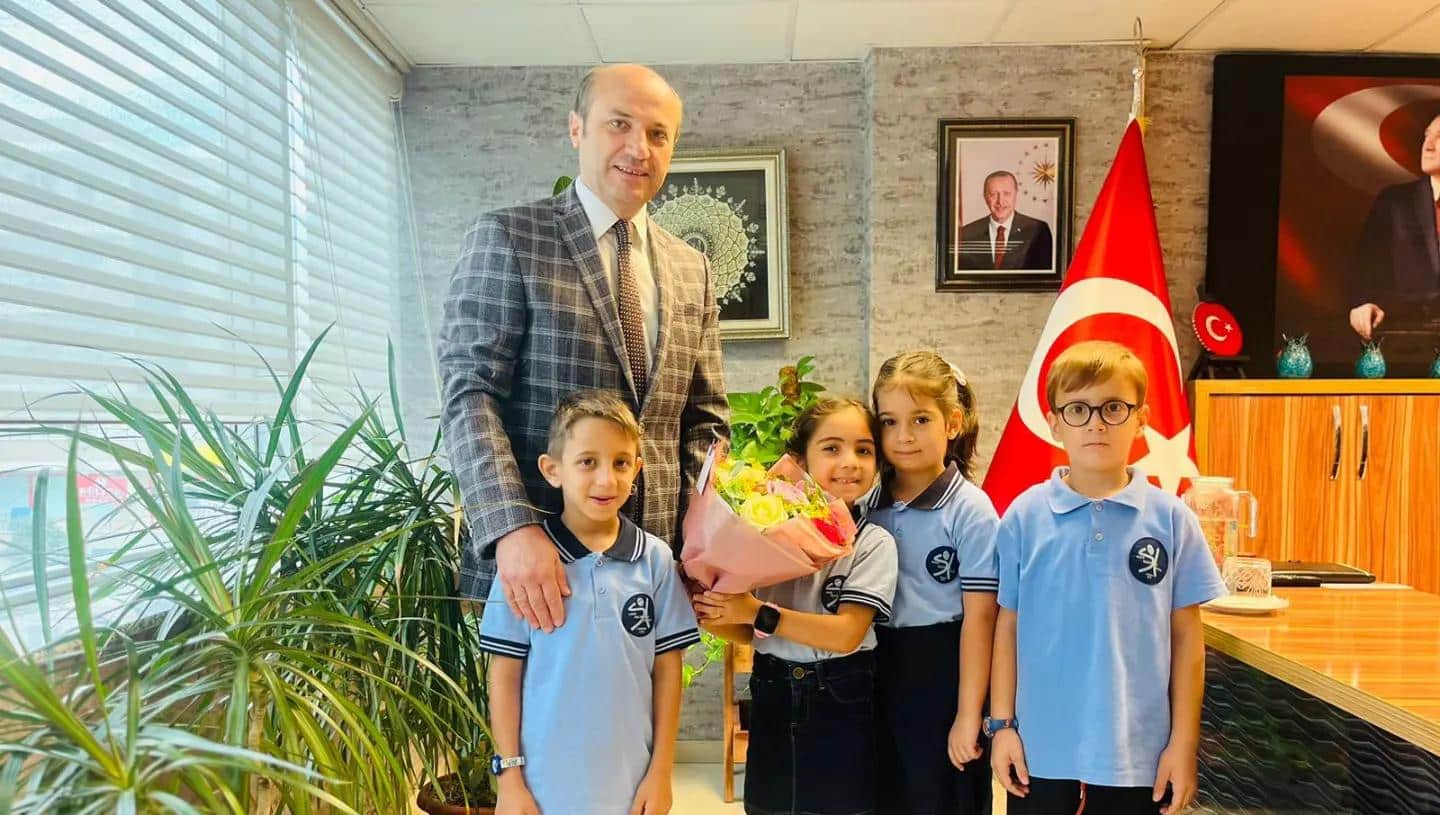 Saime Özçürümez İlkokulu Öğrencilerinden İlçe Millî Eğitim Müdürümüz Mehmet METİN'e Ziyaret