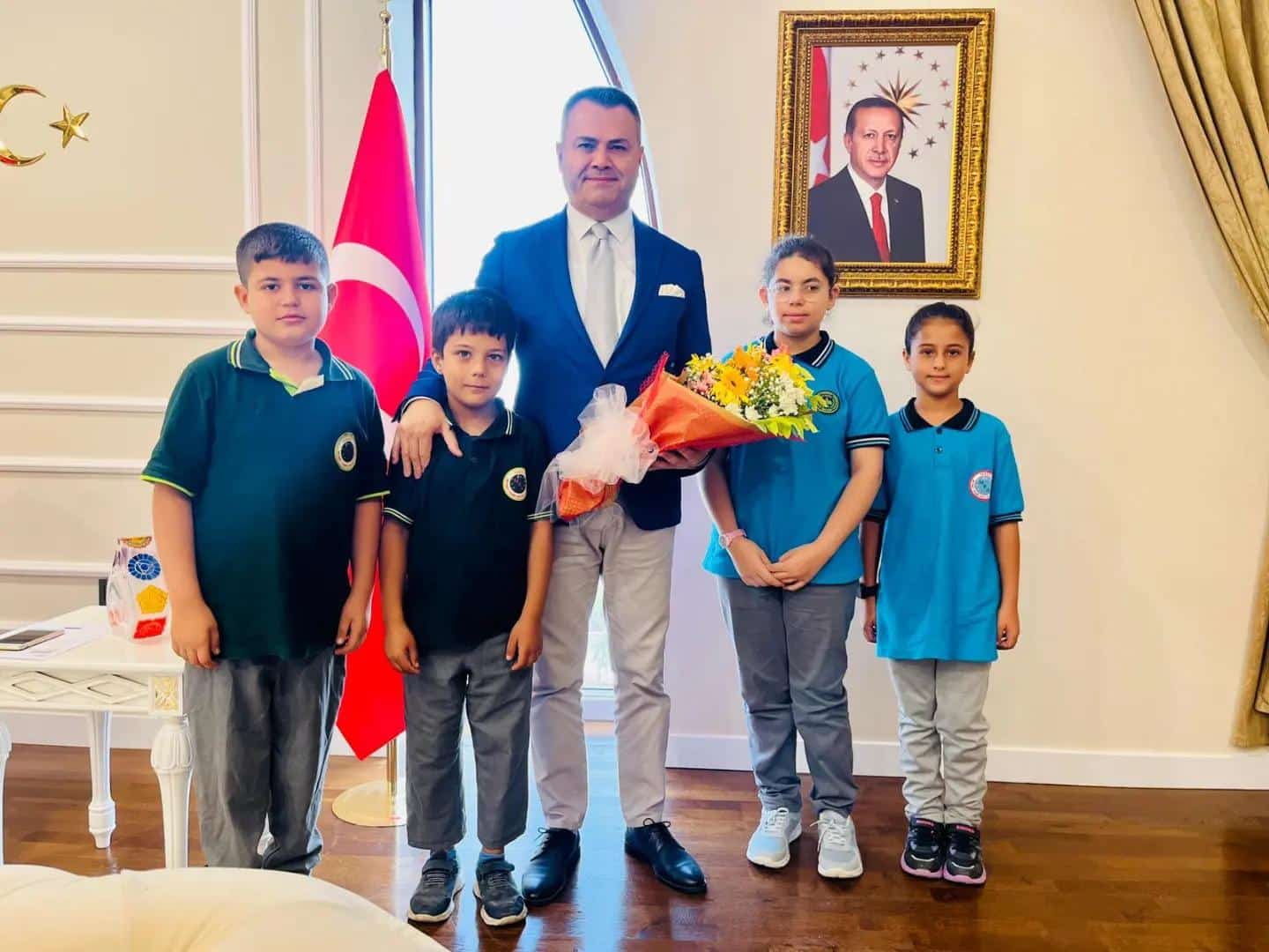 İlköğretim Haftasında Mehmet Ramiz Asutay İlk/Ortaokulu Öğrencilerinden İlçe Kaymakamımız Kadir Sertel OTCU'ya Ziyaret