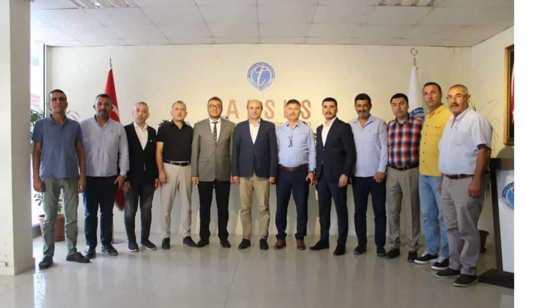 MHP İlçe Yönetimi, İlçe Millî Eğitim Müdürümüz Mehmet METİN'i Ziyaret Etti 