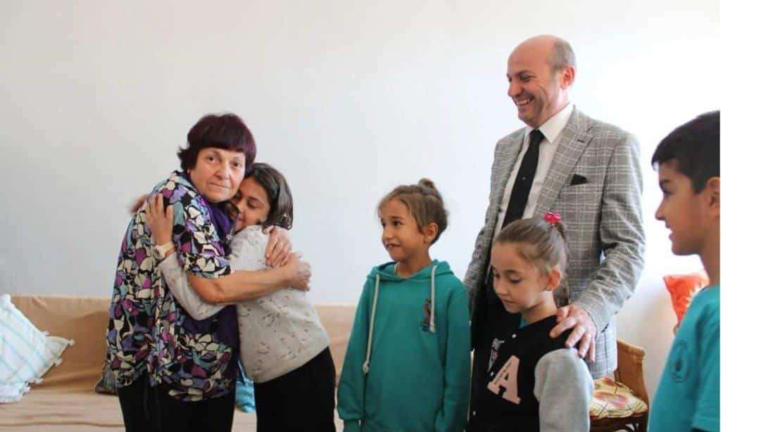 İlçe Milli Eğitim Müdürümüz Mehmet METİN, Emekli Öğretmenimiz Selma Homurlu'yu Ziyaret Etti 