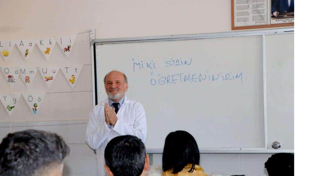 Emekli Öğretmenimiz Vahit Aykurt, Eski Öğrencileriyle Son Ders Etkinliği Yaptı 
