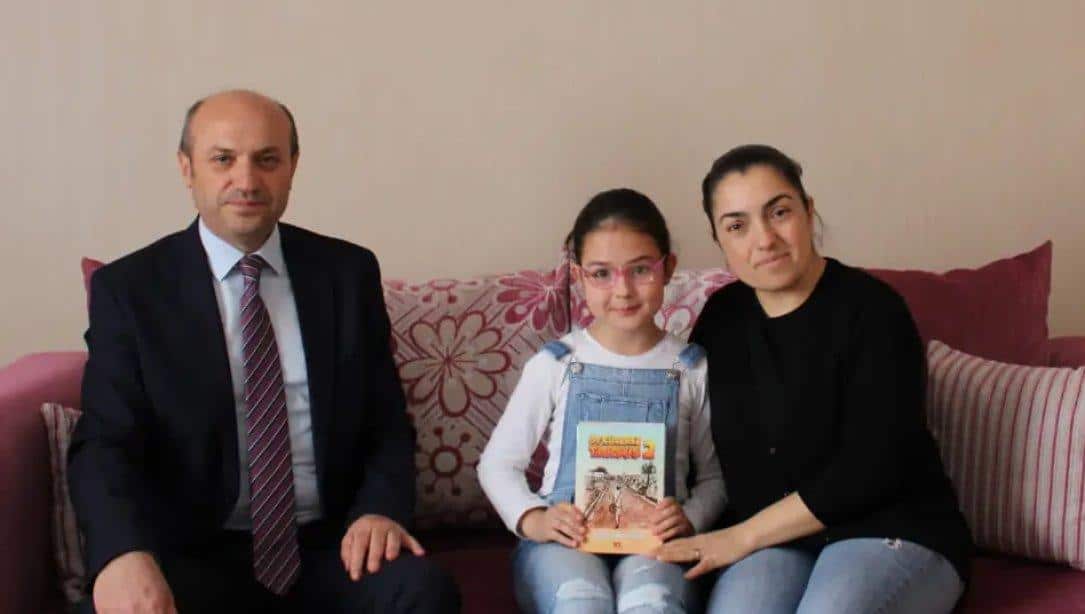 İlçe Milli Eğitim Müdürümüz Mehmet Metin'den Depremzede Akpınar Ailesine Ziyaret 