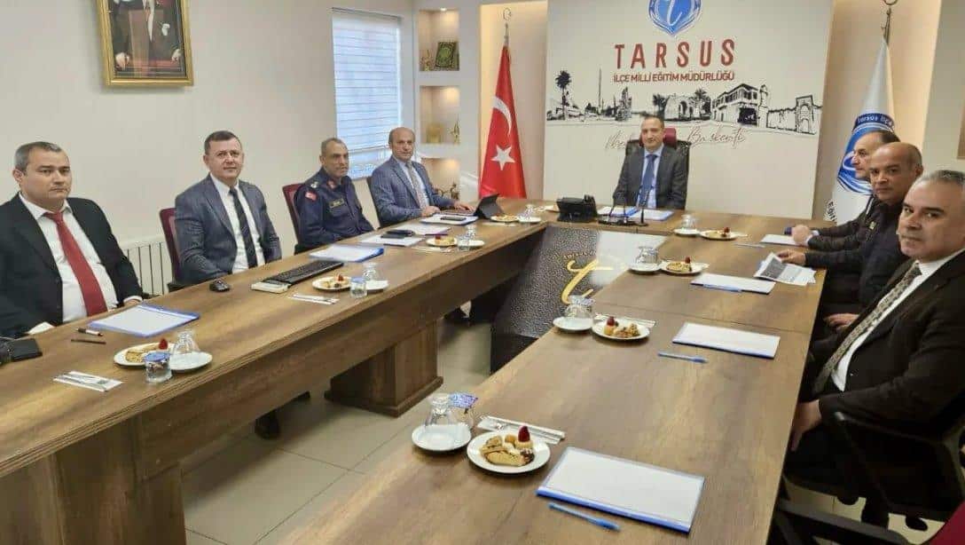 İlçe Kaymakamımız Mehmet Ali Akyüz Başkanlığında Okul Güvenliği Toplantısı Yapıldı 