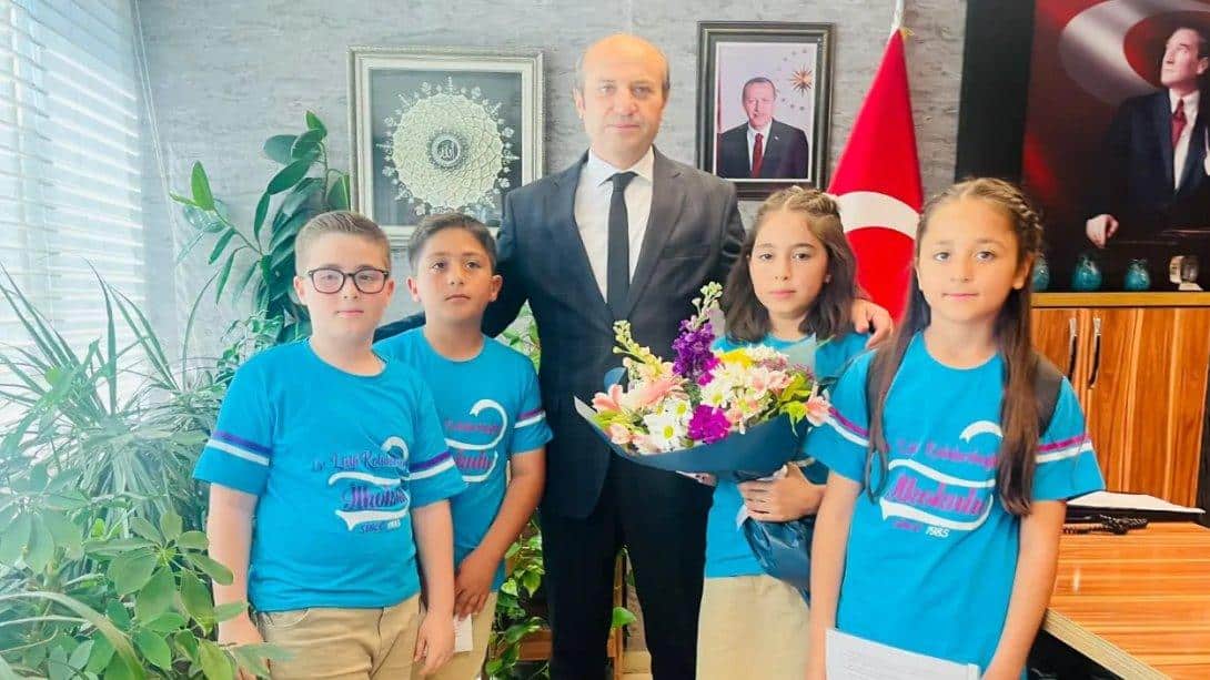Dr. Lütfi Kolukırıkoğlu İlkokulu Öğrencileri, İlçe Millî Eğitim Müdürümüz Mehmet Metin'i Ziyaret Ettiler