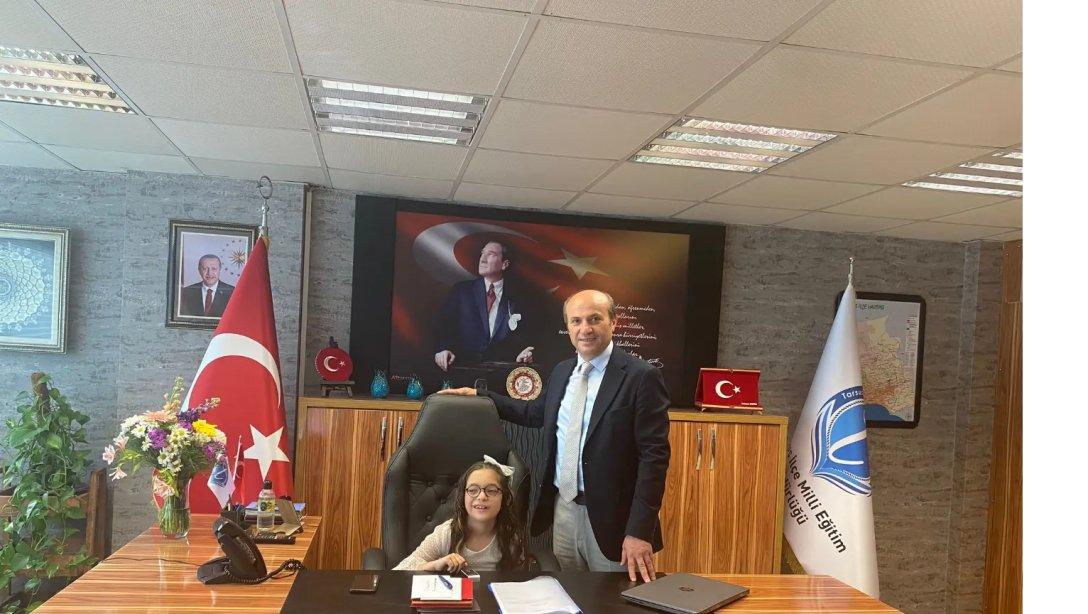 Öğrencimiz Nesli Nisa Tor, İlçe Millî Eğitim Müdürümüz Mehmet Metin'i Ziyaret Etti