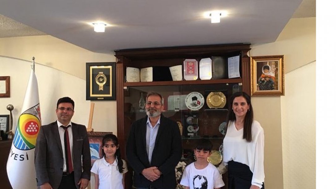 Öğrencilerimiz, Belediye Başkanımız Dr. Haluk Bozdoğan'ı Ziyaret Ettiler
