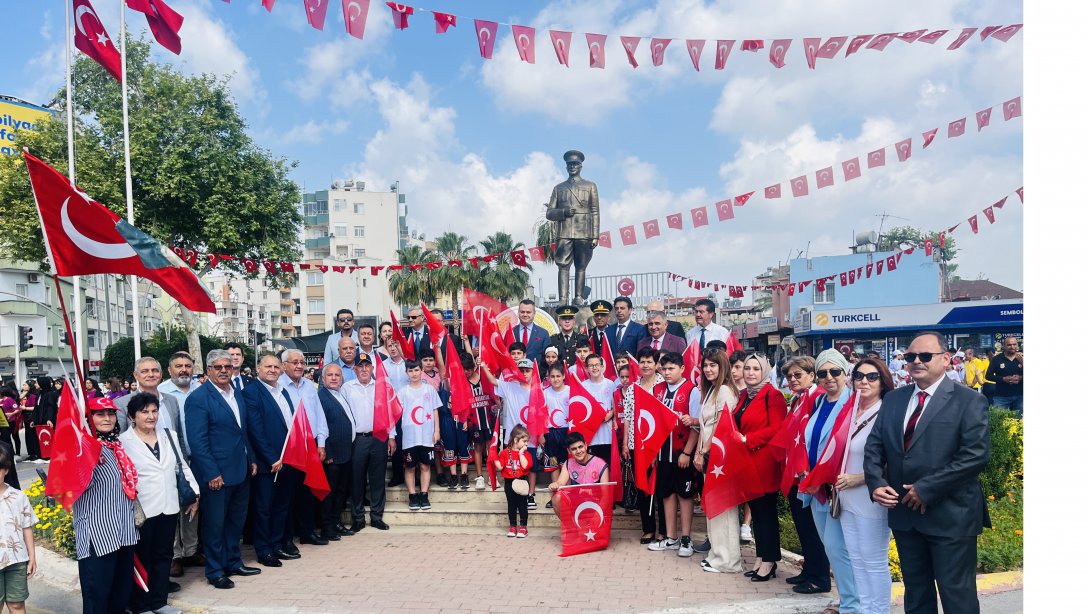 19 Mayıs Atatürk'ü Anma, Gençlik ve Spor Bayramı Çelenk Sunma Töreni Yapıldı