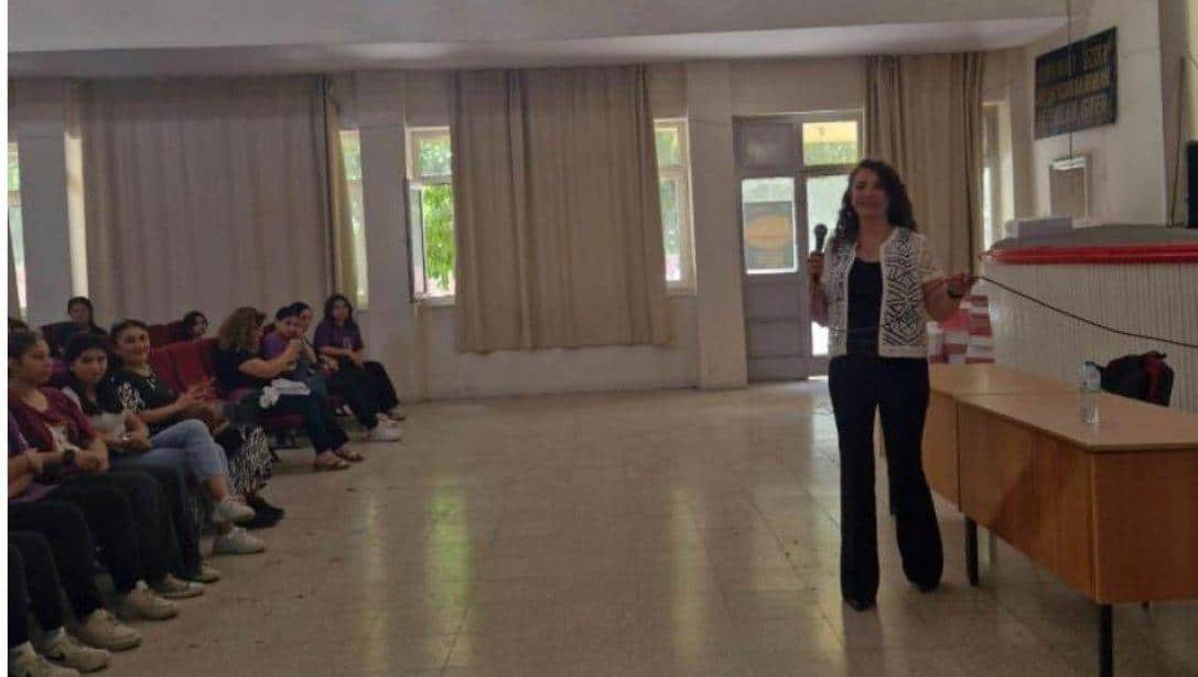 Tarsus Üniversitesi Öğretim Üyesi Doç Dr. Emine Gülriz Akaroğlu, Öğrencilerimizle Biraraya Geldi