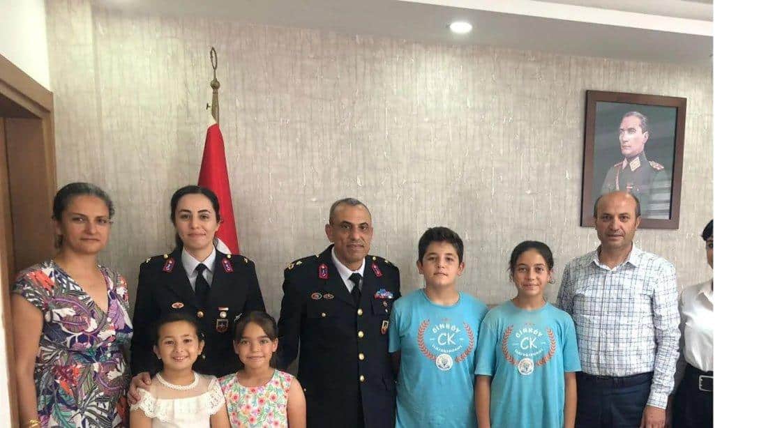 Öğrencilerimizle İlçe Jandarma Komutanı Binbaşı Mehmet Güler'i Ziyaret Ettik