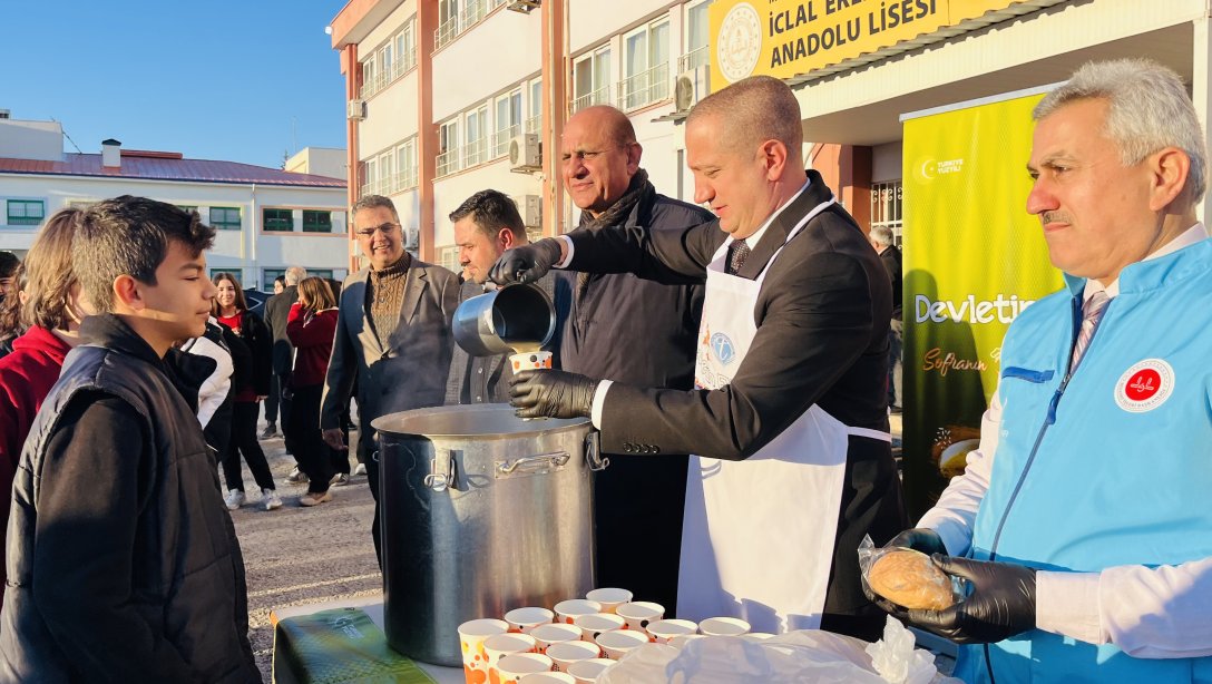 İclal Ekenler Anadolu Lisesi Öğrencilerimize Çorba İkramında Bulunduk