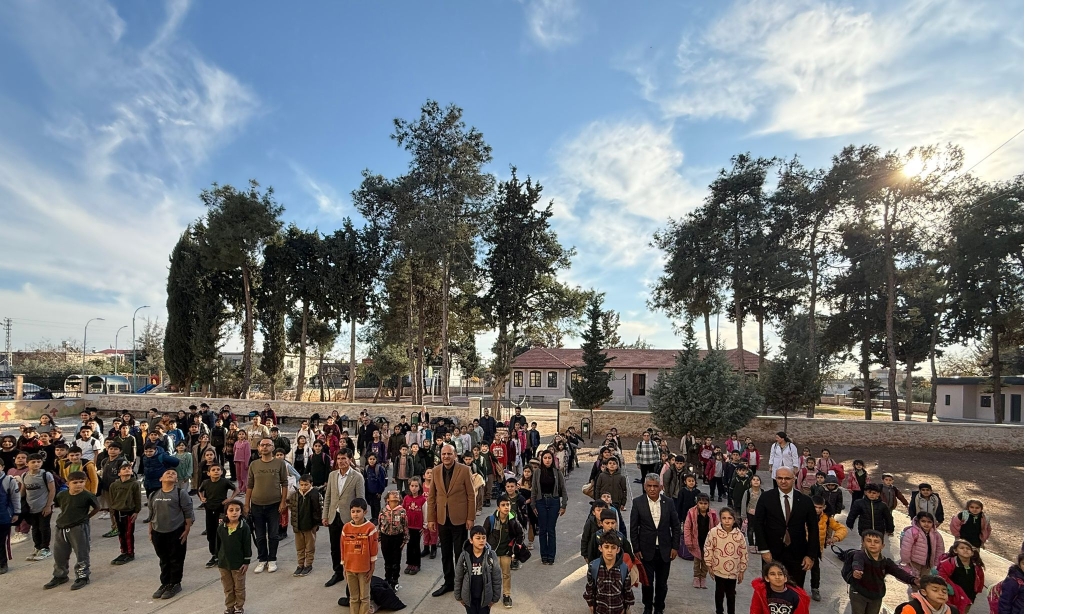 Şehit Erdal Yılmaz İlkokulu Öğrencilerimizle İstiklal Marşı Okuyarak Haftayı Tamamladık