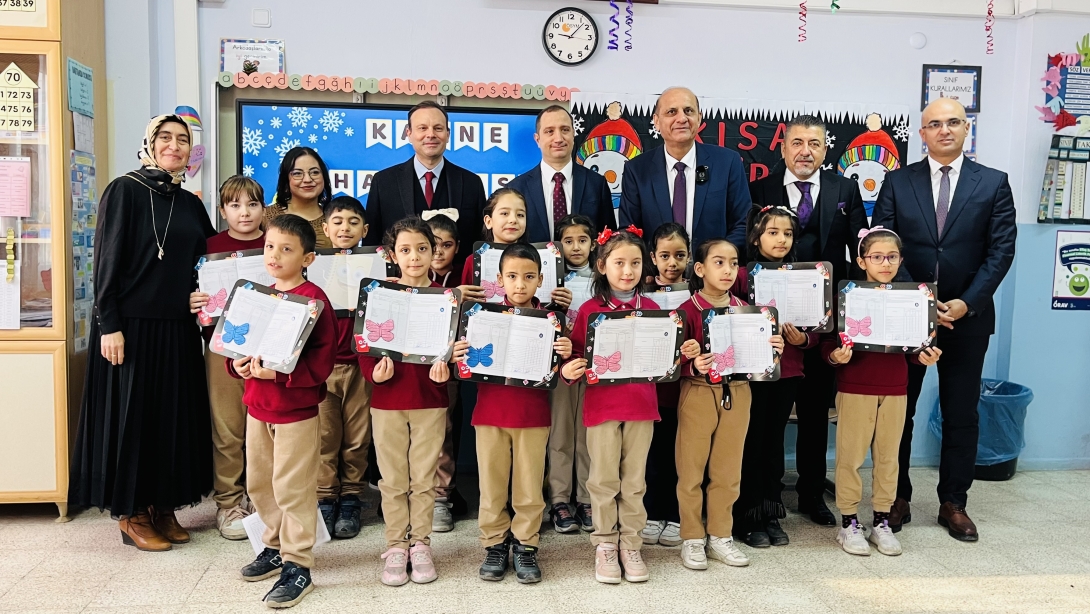 Kazım Taşkın İlkokulu'nda Öğrencilerimizin Karne Sevincine Eşlik Ettik