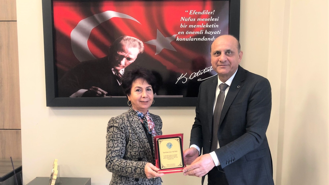 İlçe Milli Eğitim Müdürümüz Mustafa ANTEPLİOĞLU'nun, İlçe Nüfus Müdürlüğünden Emekliliğe Ayrılan  Kıymet Aynur TAŞYÜREK'e Veda Ziyareti 