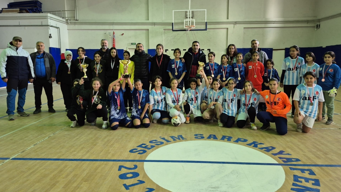 İlçemizde Küçük Kızlar Futsal Turnuvası Tamamlandı